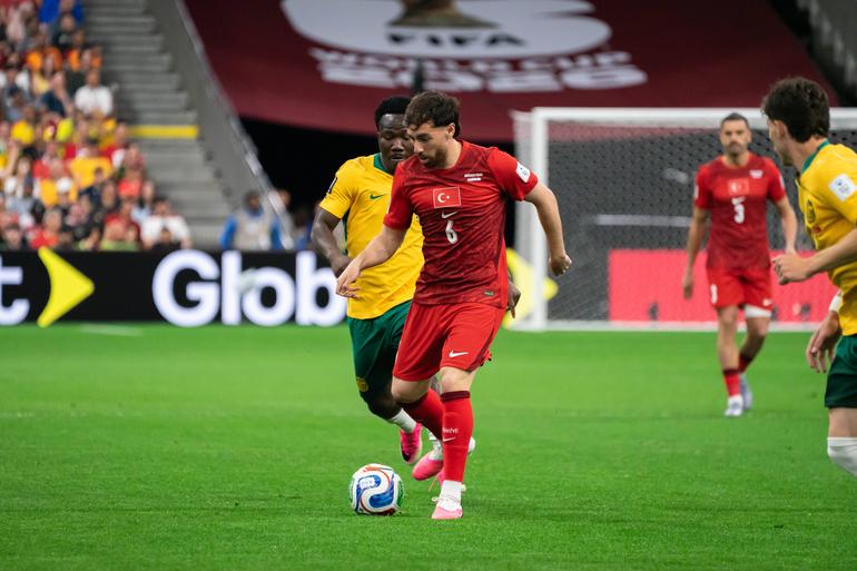 DESILUSÕES - A Turquia, apontada como uma possível surpresa, perdeu por 0-2 com a Austrália. Kokçu, Akturkoglu e Deniz Gul foram opção
