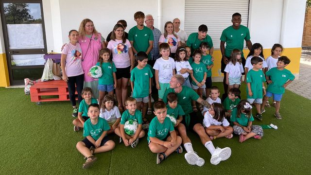 Jogadores do Sporting animam centro infantil de Odiáxere