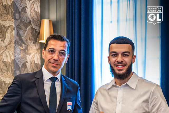 Oficial: Lyon anuncia contratação de Mikautadze