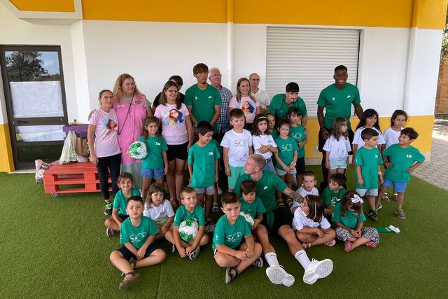 Jogadores do Sporting animam centro infantil de Odiáxere