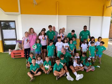 Jogadores do Sporting animam centro infantil de Odiáxere