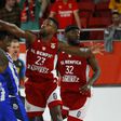 Toney Douglas no FC Porto e Benfica sonda Travante Williams