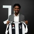 Oficial: Juventus anuncia novo central