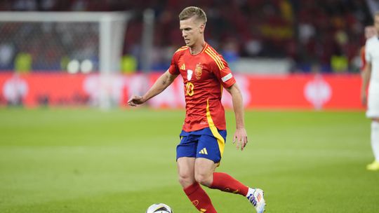 Dani Olmo com estreia pelo Barcelona adiada