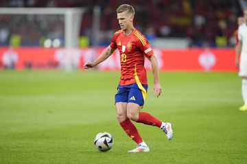 Dani Olmo com estreia pelo Barcelona adiada