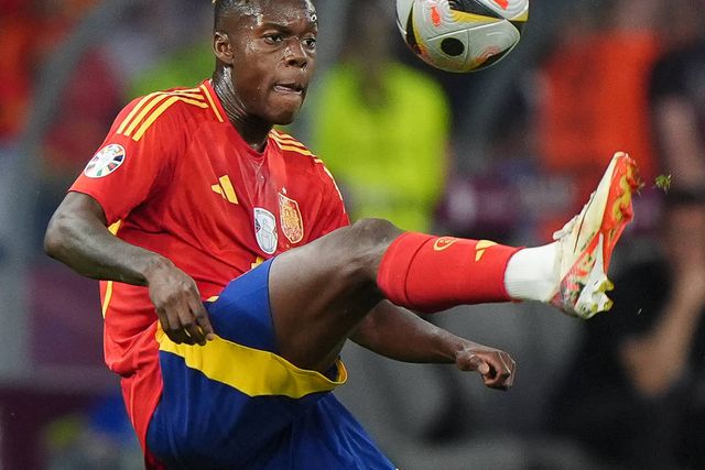 Adeptos do Barcelona doam dinheiro no TikTok para que o clube contrate Nico Williams