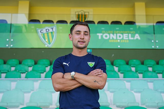 Jovem médio britânico é a mais recente aposta do emblema beirão para a temporada que agora se inicia (Foto: Tondela)