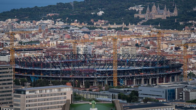 Barcelona adia regresso ao Camp Nou