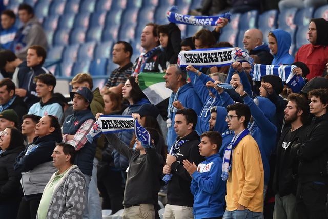 Adeptos do Beleneneses nas bancadas do estádio do Restelo. A magia de gostar de um clube acima das vitórias e das derrotas — lição do Belenenses