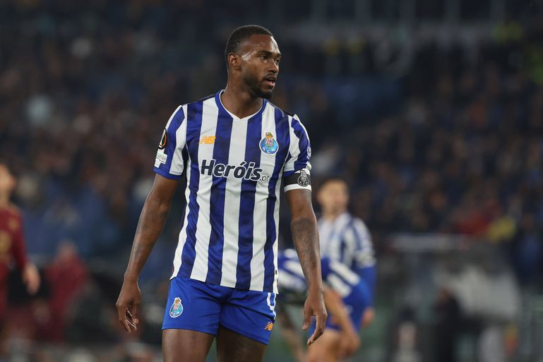 FC Porto: Otávio apto e a aguardar viagem para Paris