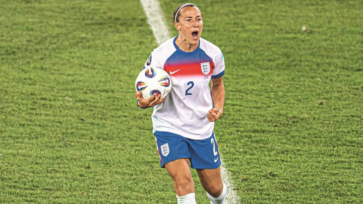 Feminino: que passe a chamar-se Futebola, que ela aqui é mais bem tratada...