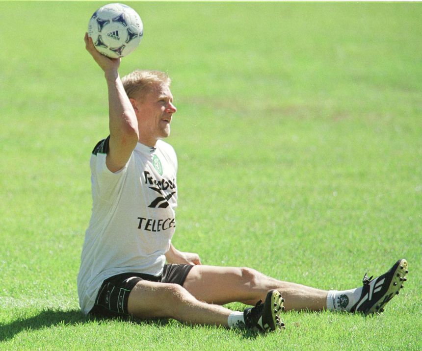 Um simples treino de Peter Schmeichel virou manchete de jornal. FOTO A BOLA