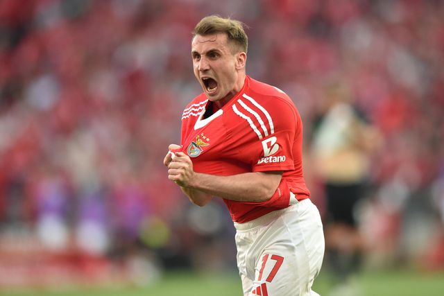 Akturkoglu muda de número no Benfica