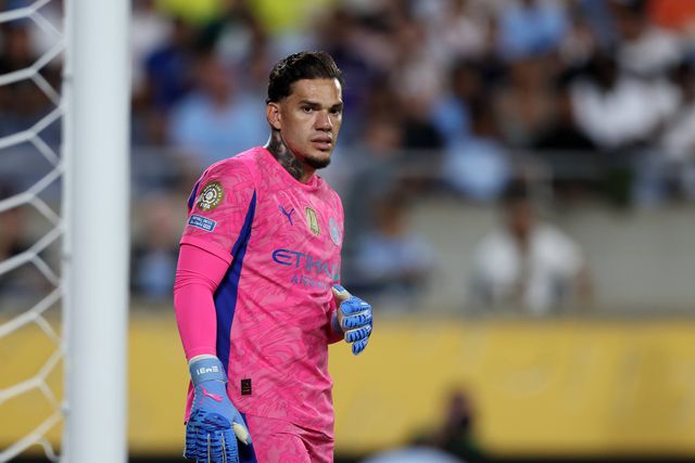 Ex-Benfica Ederson tem contrato com o Manchester City até 2026