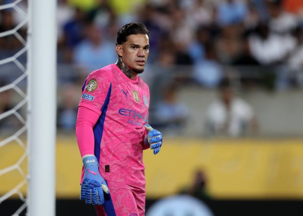 Ex-Benfica Ederson tem contrato com o Manchester City até 2026