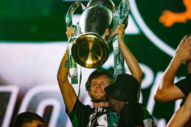 Hjulmand por Douglas Luiz? Sporting diz não à Juventus