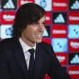 Álvaro Carreras na apresentação como reforço do Real Madrid