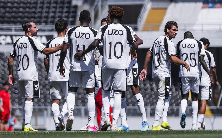 Oumar Camara voltou a marcar e vestiu a camisola número 10 (ainda que os dorsais não sejam definitivos) - Foto: Vitória de Guimarães