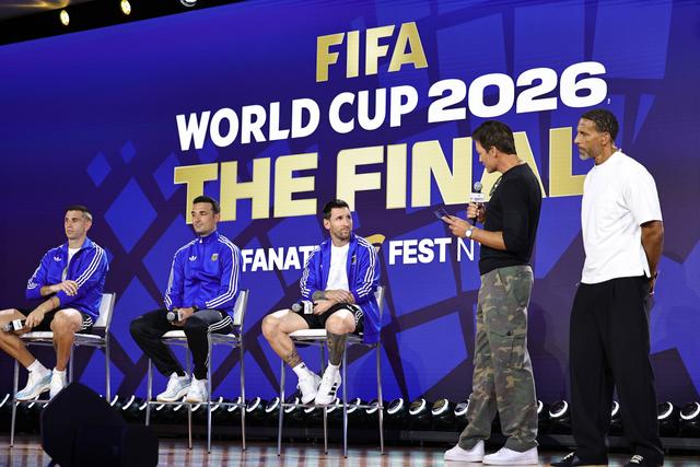 Messi responde a pergunta de Tom Brady