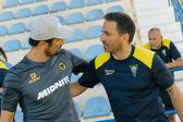 Vasco Matos, técnico do Estoril, reencontrou César Peixoto, que agora orienta o Wolverhampton — Foto: Estoril