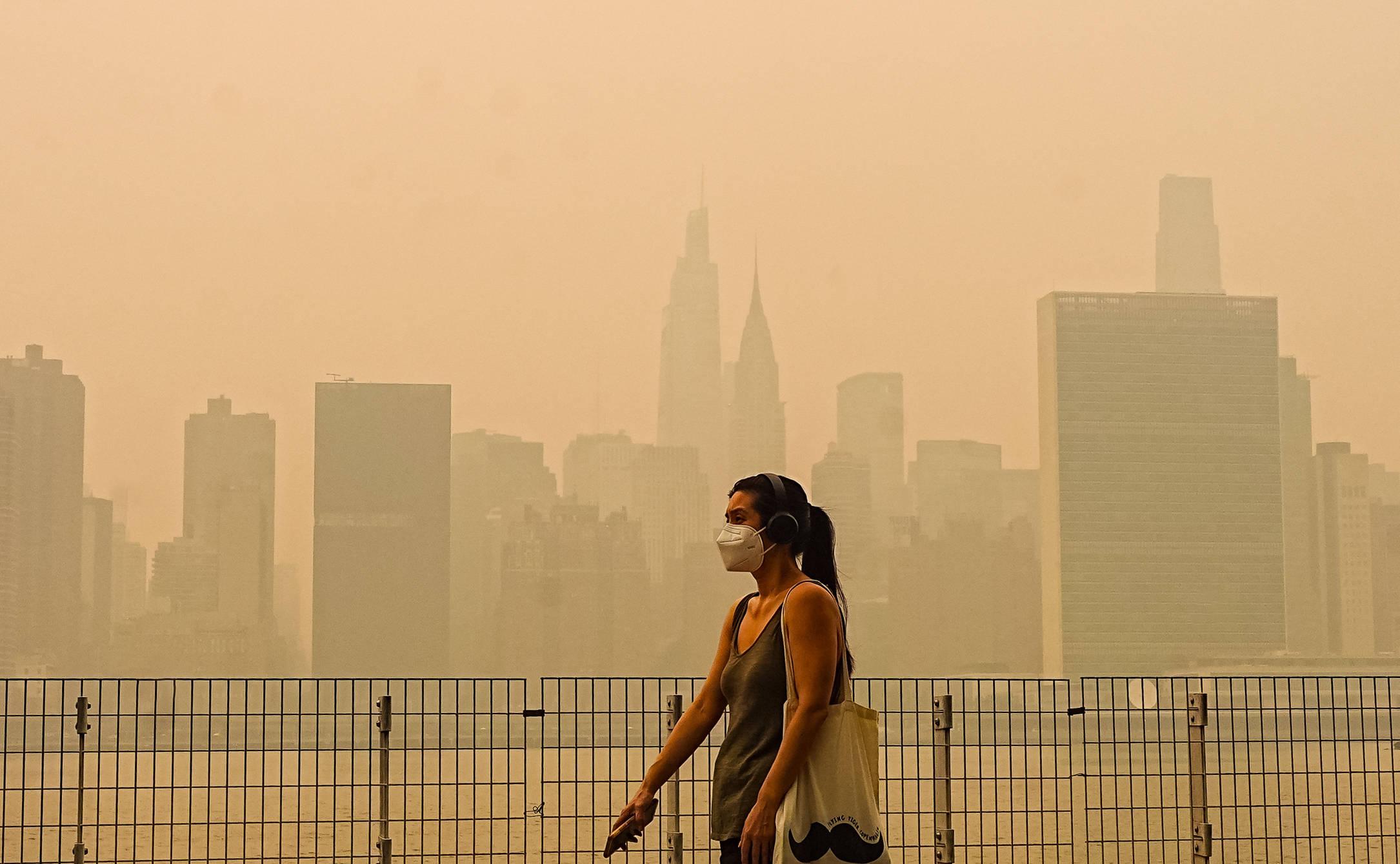 Qualidade do ar muito afetada em Nova Iorque devido a fumo de incêndios florestais no Canadá