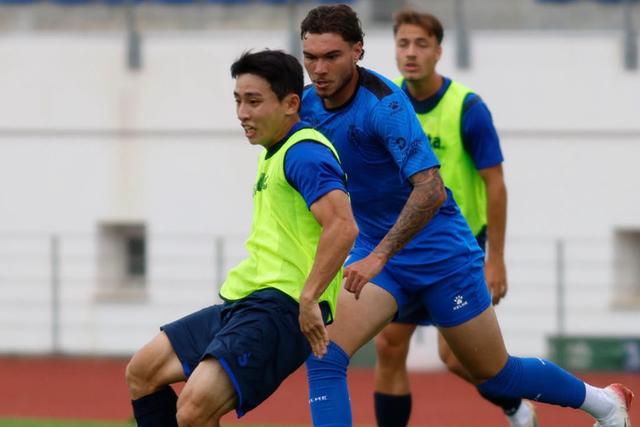 Lee Hyunju em ação diante do Feirense - Foto: Arouca