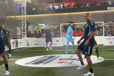 Vozinha entre as lendas da FIFA em Nova Iorque