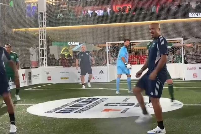 Vozinha entre as lendas da FIFA em Nova Iorque