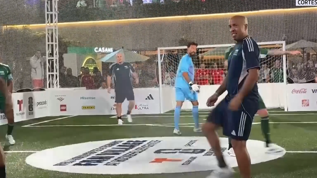 Vozinha entre as lendas da FIFA em Nova Iorque