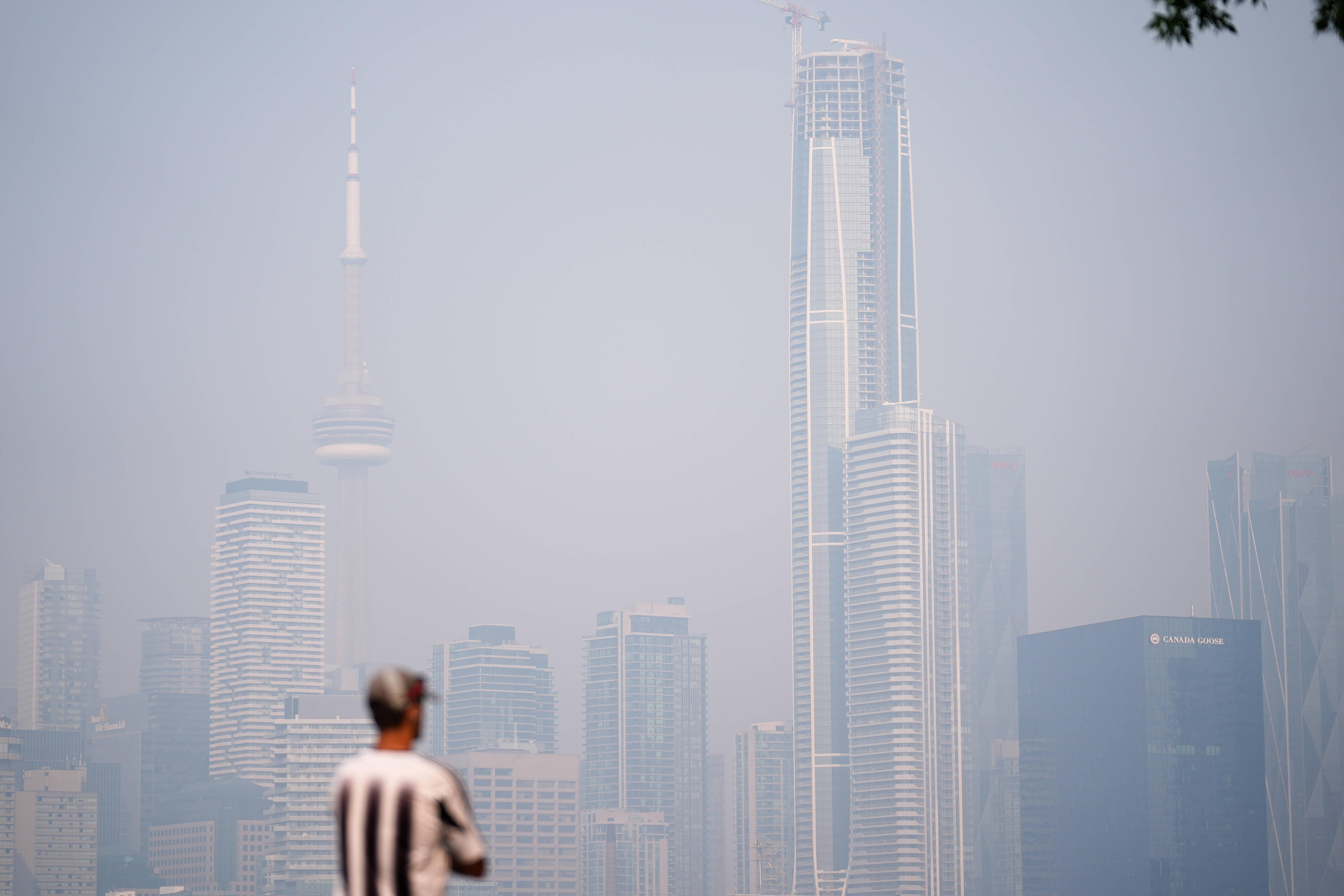 Qualidade do ar em Toronto afetada por fumo de incêndio