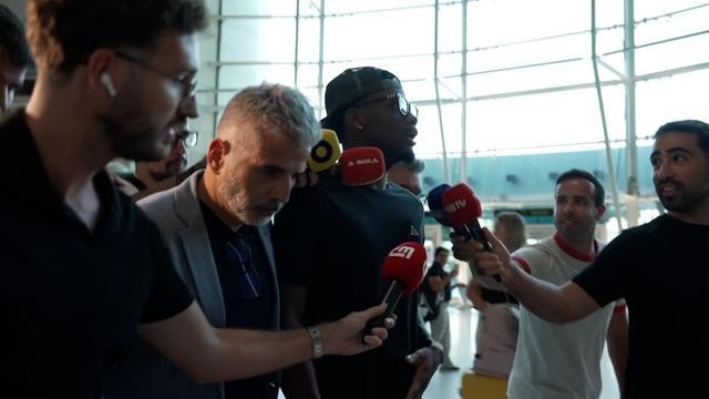 As imagens da chegada de Durán, reforço do Benfica