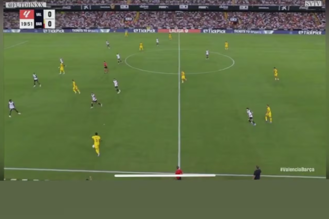 Jogador do Barcelona apanhado a ver jogo através de emissão pirata