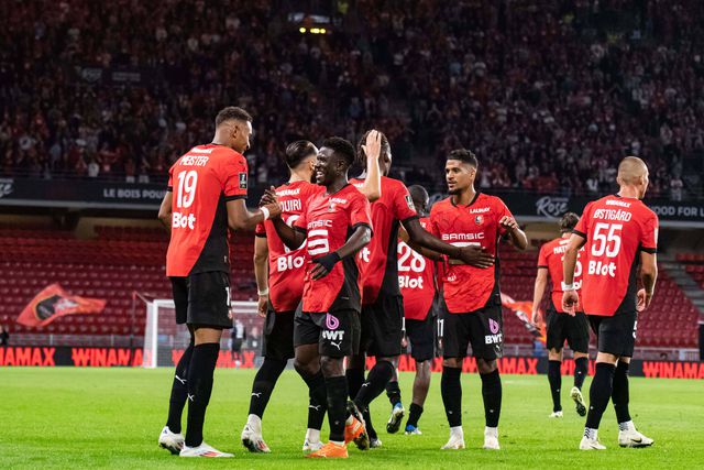 Ligue 1: Lyon sofre derrota pesada, ex-Benfica estreia-se com empate
