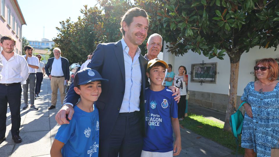 A receção bem azul de Villas-Boas em Ponte da Barca