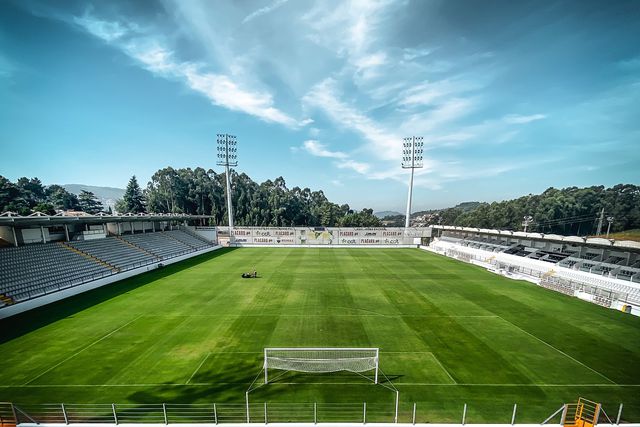 Moreirense dá a 'cambalhota' ao Arouca e junta-se a Sporting e FC Porto na liderança da Liga