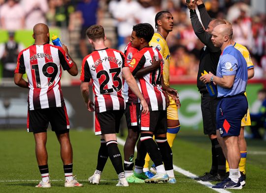 Fábio Carvalho estreia-se pelo Brentford com vitória frente ao Crystal Palace