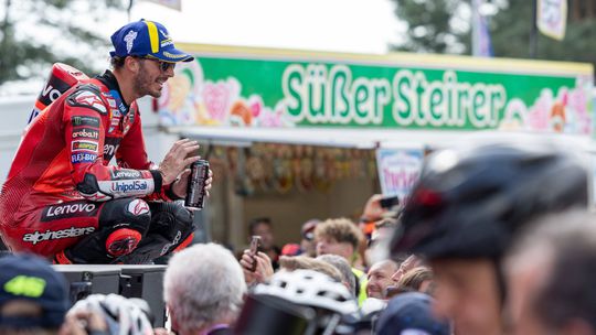 Mais um passeio de Bagnaia na Áustria, Miguel teve de arregaçar mangas para ser 12.º