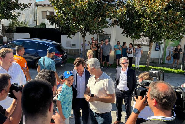 Villas-Boas aplaudido na chegada a Ponte da Barca