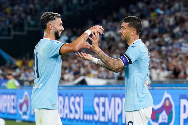 Lazio entra na Serie A com o pé direito, ao contrário do rival citadino