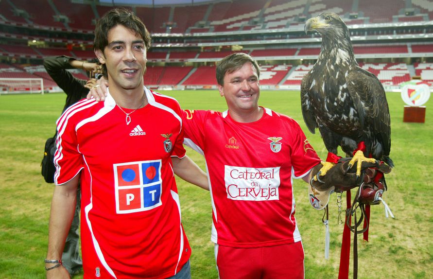 Juan Barnabé com Rui Costa, aquando do regresso do então presidente à Luz, como jogador. FOTO MIGUEL NUNES