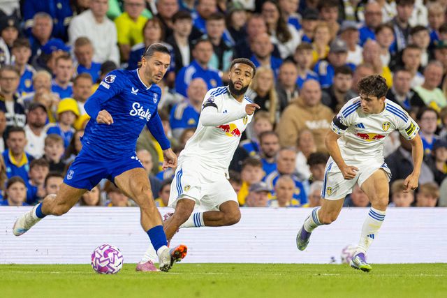 Premier League: na estreia de Grealish, Everton perde jogo polémico