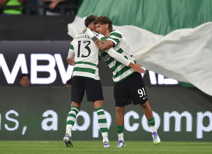 Vagiannidis e Ricardo Mangas abraçam-se. Foto Miguel Nunes