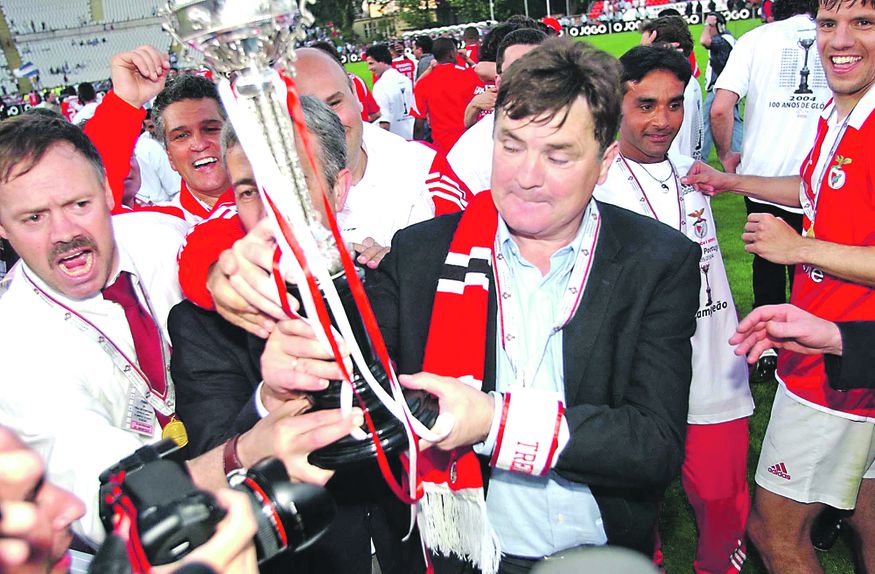 José Antonio Camacho com a Taça de Portugal de 2004, no Estádio Nacional