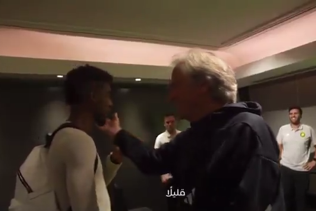 O primeiro encontro entre Jesus e Coman: «'My player'...»