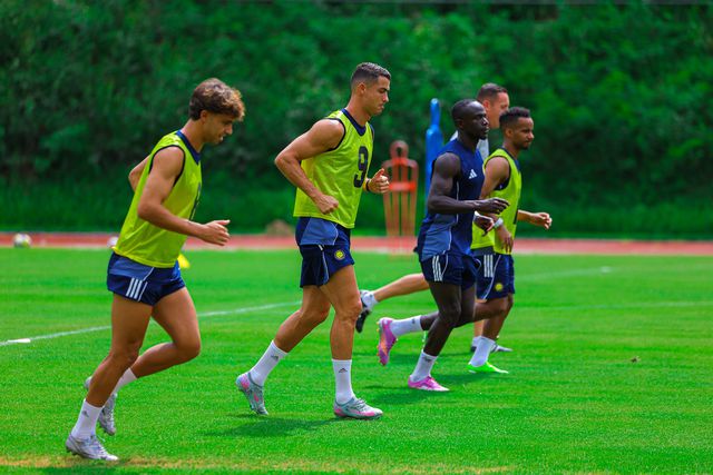 Félix no treino do Al Nassr ao lado de Ronaldo (X/Al Nassr)