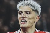 Cara de Alejandro Garnacho foi vandalizada num mural em Old Trafford Foto: IMAGO