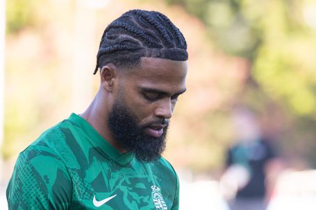 Sporting: St. Juste trabalha na Academia enquanto analisa proposta