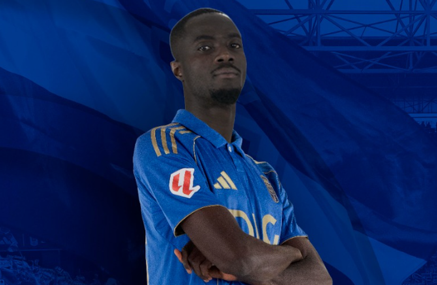 Eric Bailly continua em Espanha. Foto Oviedo