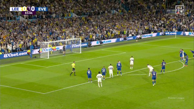 Festa no regresso do Leeds à Premier League graças a este golo