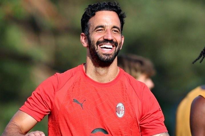 Ruben Amorim sorri no treino do Milan - Foto: Milan